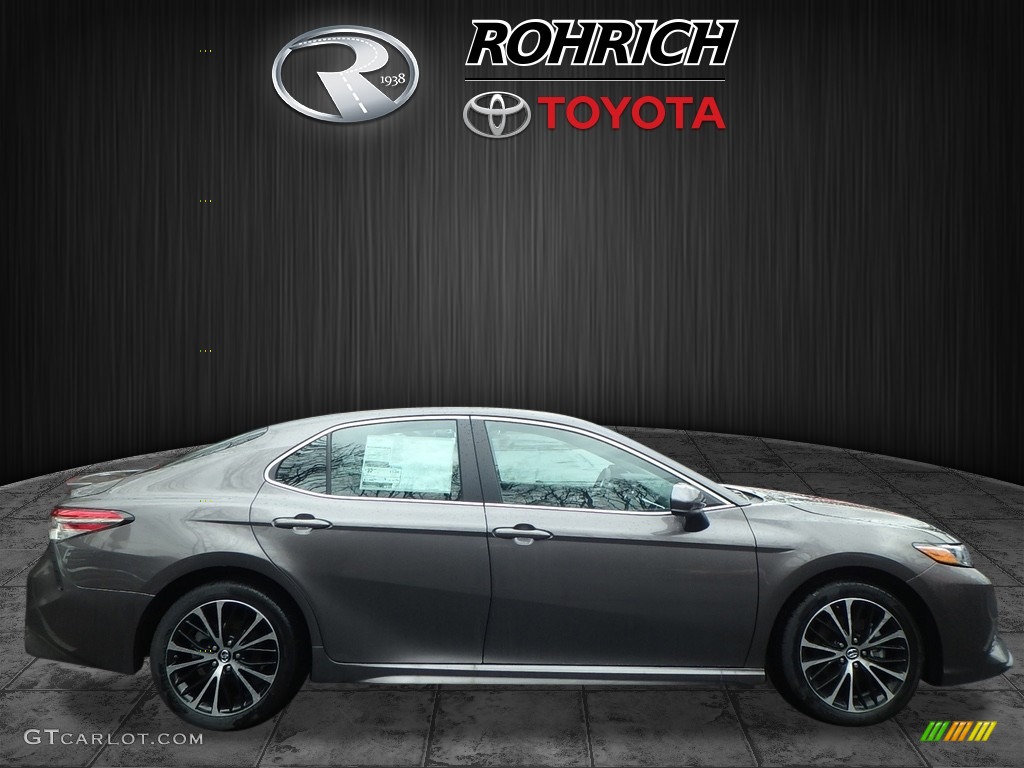 2018 Camry SE - Predawn Gray Mica / Black photo #2