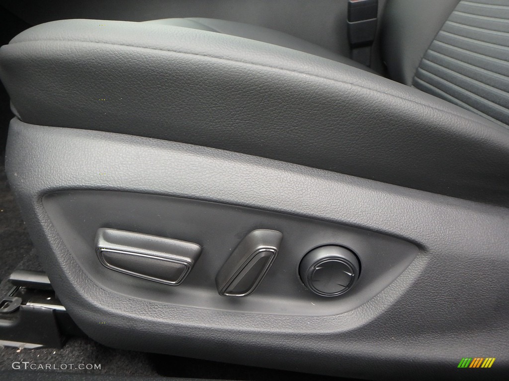 2018 Camry SE - Predawn Gray Mica / Black photo #11