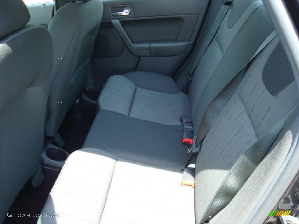 2008 Focus SE Sedan - Black / Charcoal Black photo #8