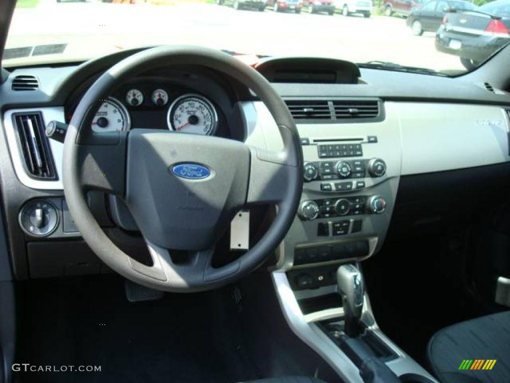 2008 Focus SE Sedan - Black / Charcoal Black photo #9