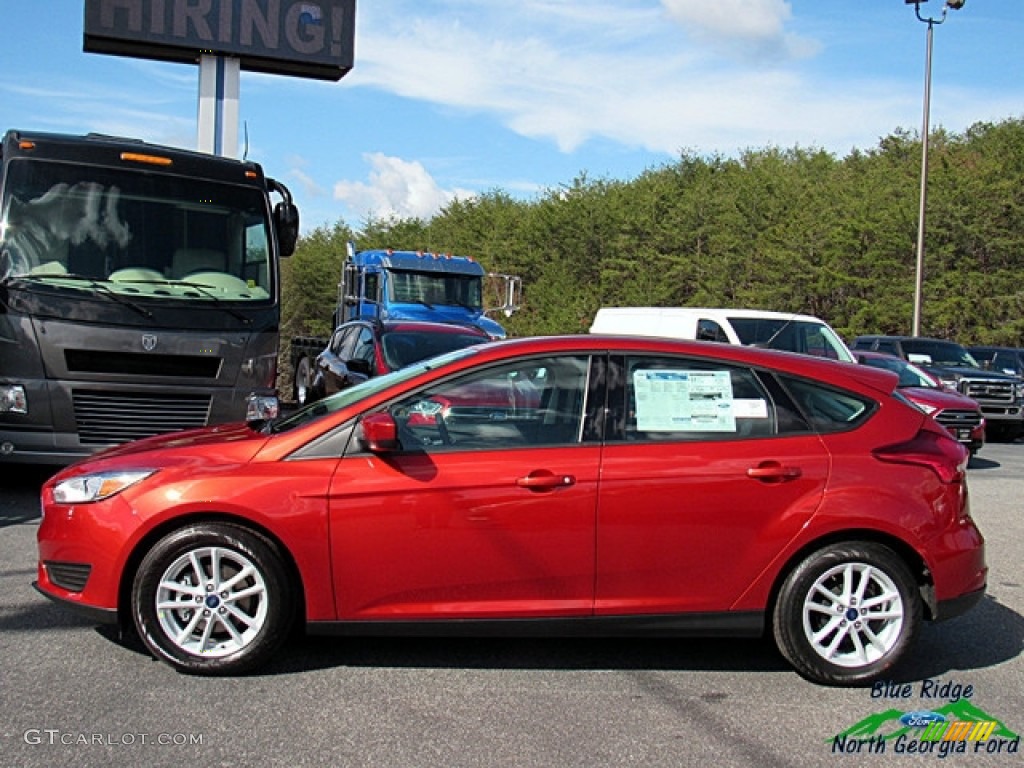 2018 Focus SE Hatch - Hot Pepper Red / Charcoal Black photo #2