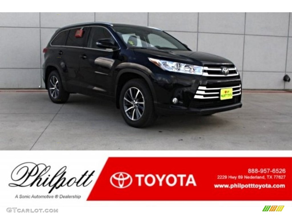 Midnight Black Metallic Toyota Highlander