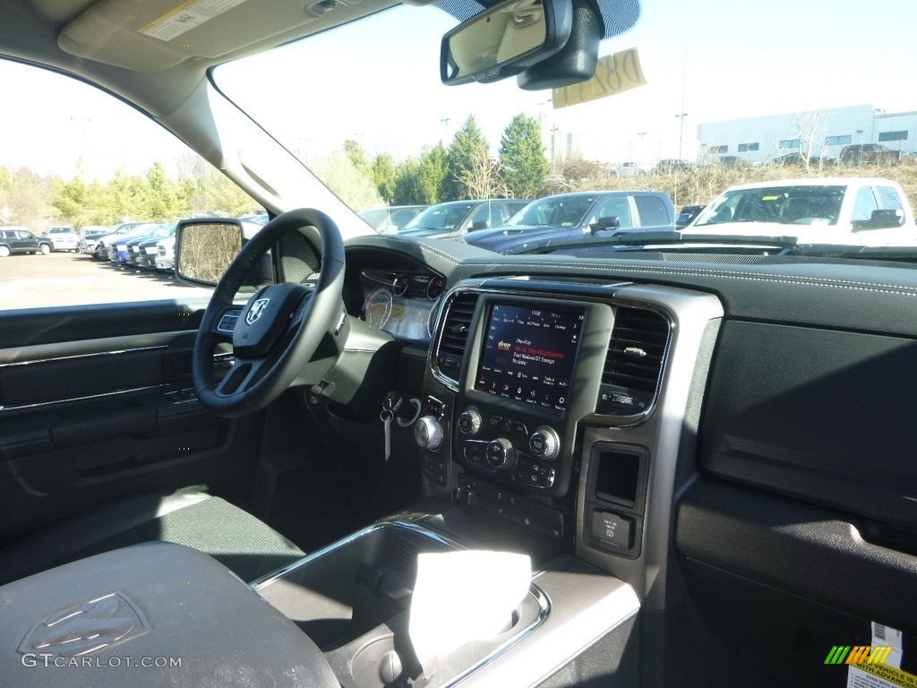 2018 1500 Sport Crew Cab 4x4 - Brilliant Black Crystal Pearl / Black photo #11