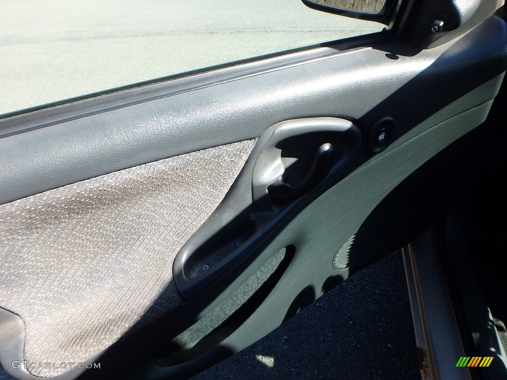 2002 Cavalier LS Sedan - Sandrift Metallic / Graphite photo #11