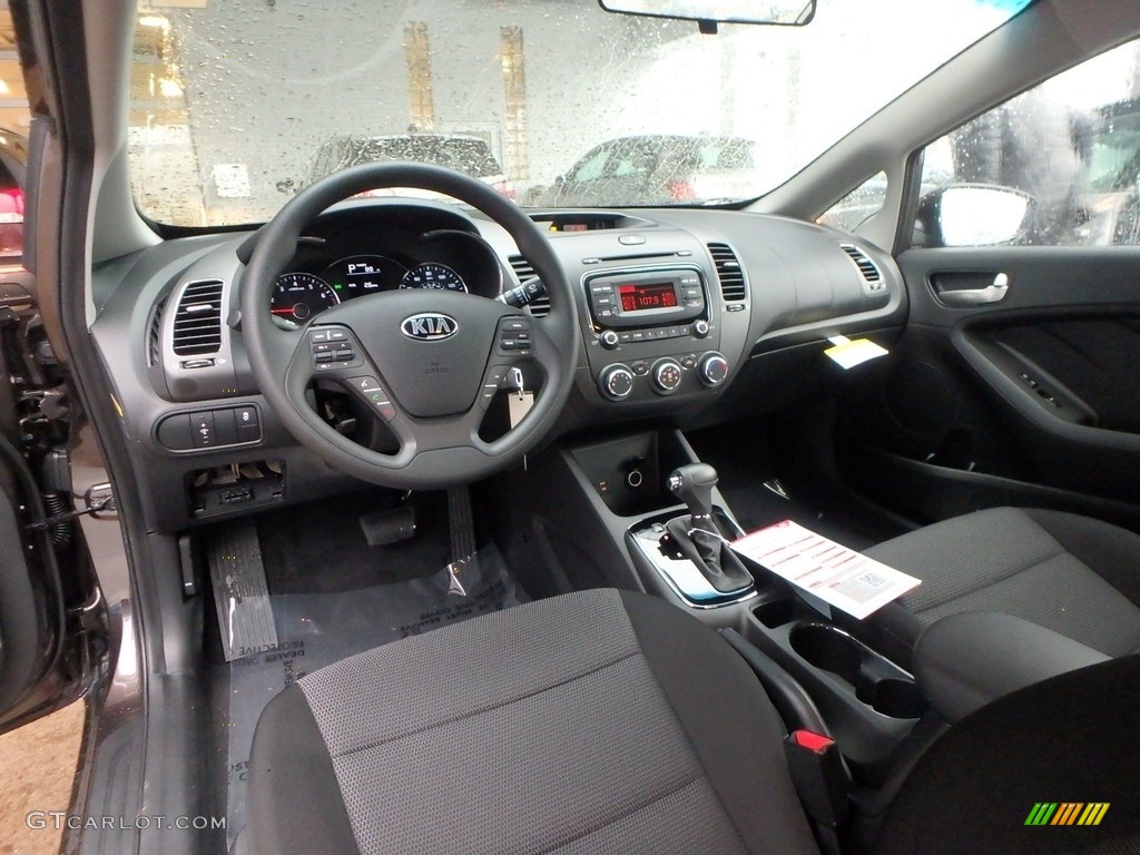 Black Interior 2018 Kia Forte LX Photo #125677556