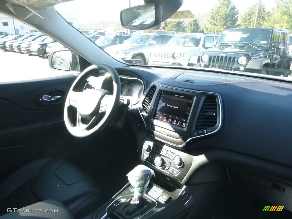 2019 Cherokee Trailhawk 4x4 - Bright White / Black photo #10