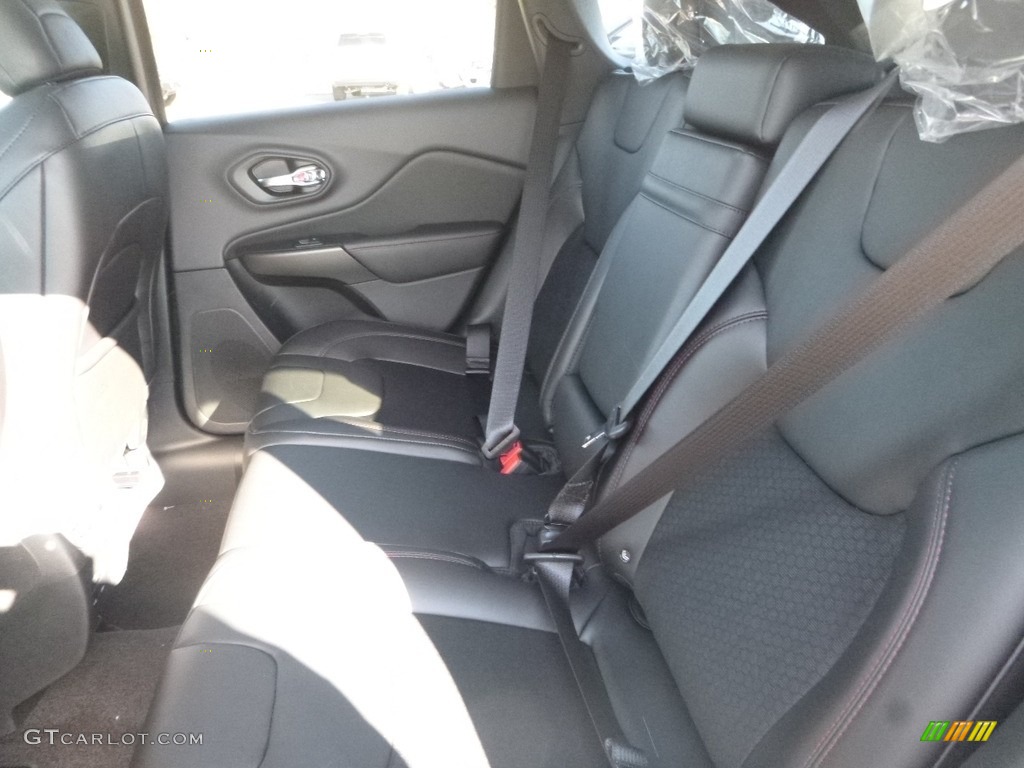 2019 Cherokee Trailhawk 4x4 - Bright White / Black photo #11
