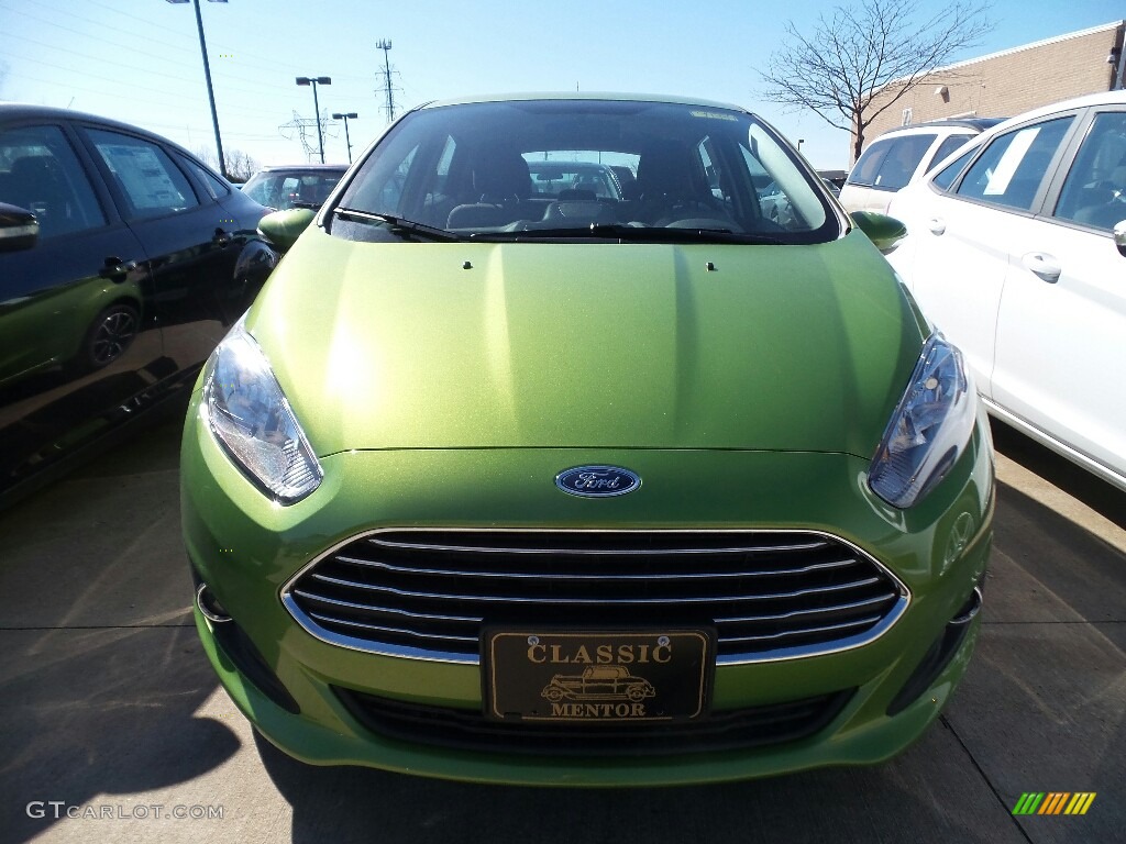 2018 Fiesta SE Hatchback - Outrageous Green / Charcoal Black photo #2