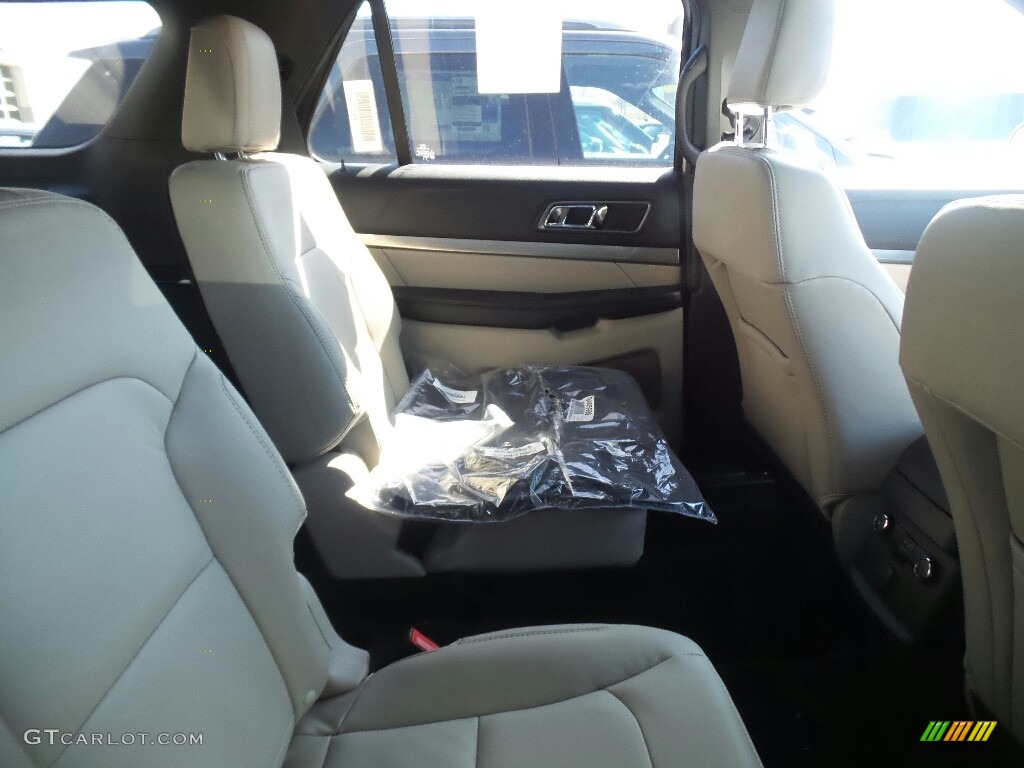 2018 Explorer XLT 4WD - White Platinum / Medium Stone photo #4