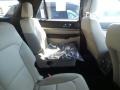 2018 White Platinum Ford Explorer XLT 4WD  photo #4