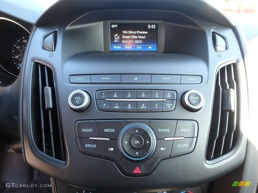 2018 Ford Focus SE Sedan Controls Photos
