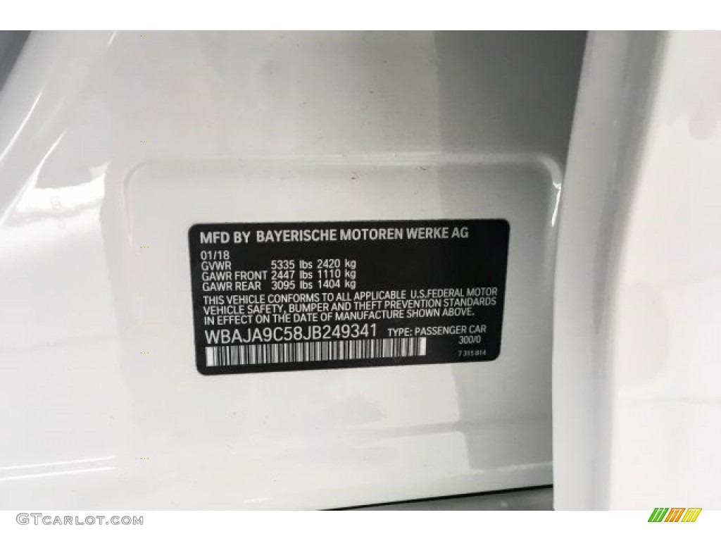2018 5 Series 530e iPerfomance Sedan - Alpine White / Black photo #10