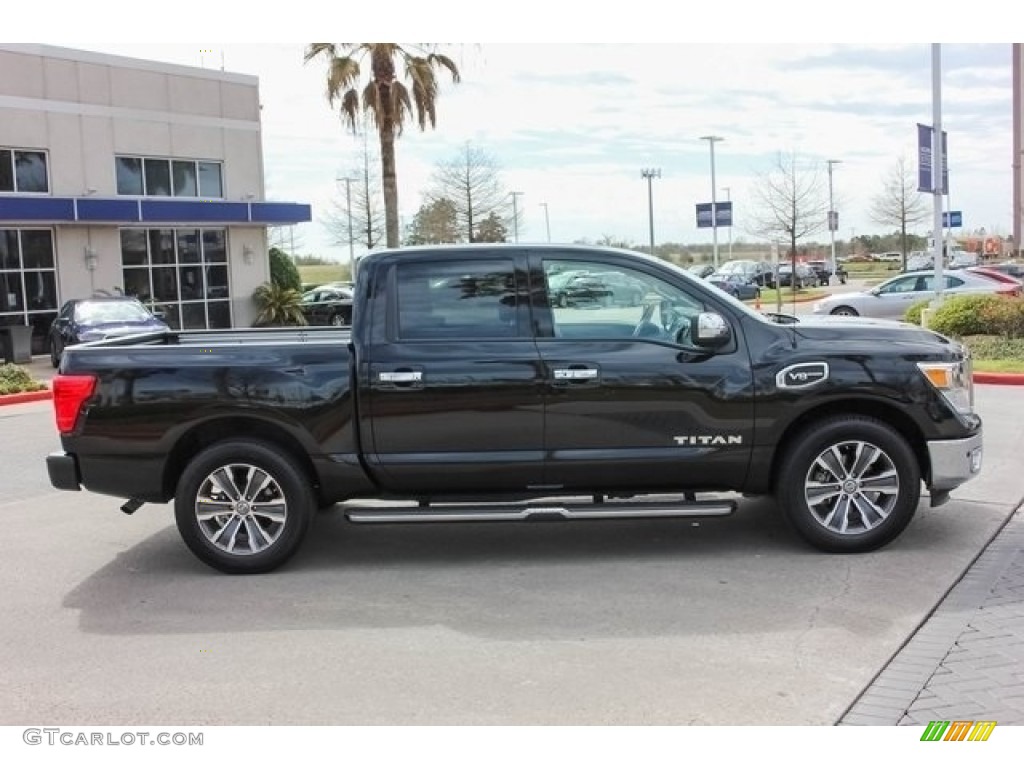 2017 Titan SL Crew Cab - Magnetic Black / Black photo #8