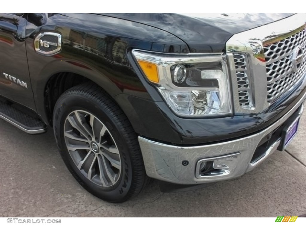 2017 Titan SL Crew Cab - Magnetic Black / Black photo #10