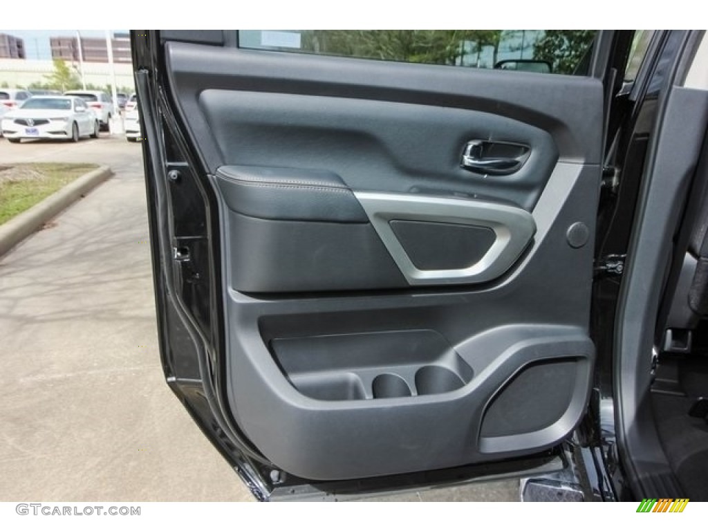 2017 Titan SL Crew Cab - Magnetic Black / Black photo #19