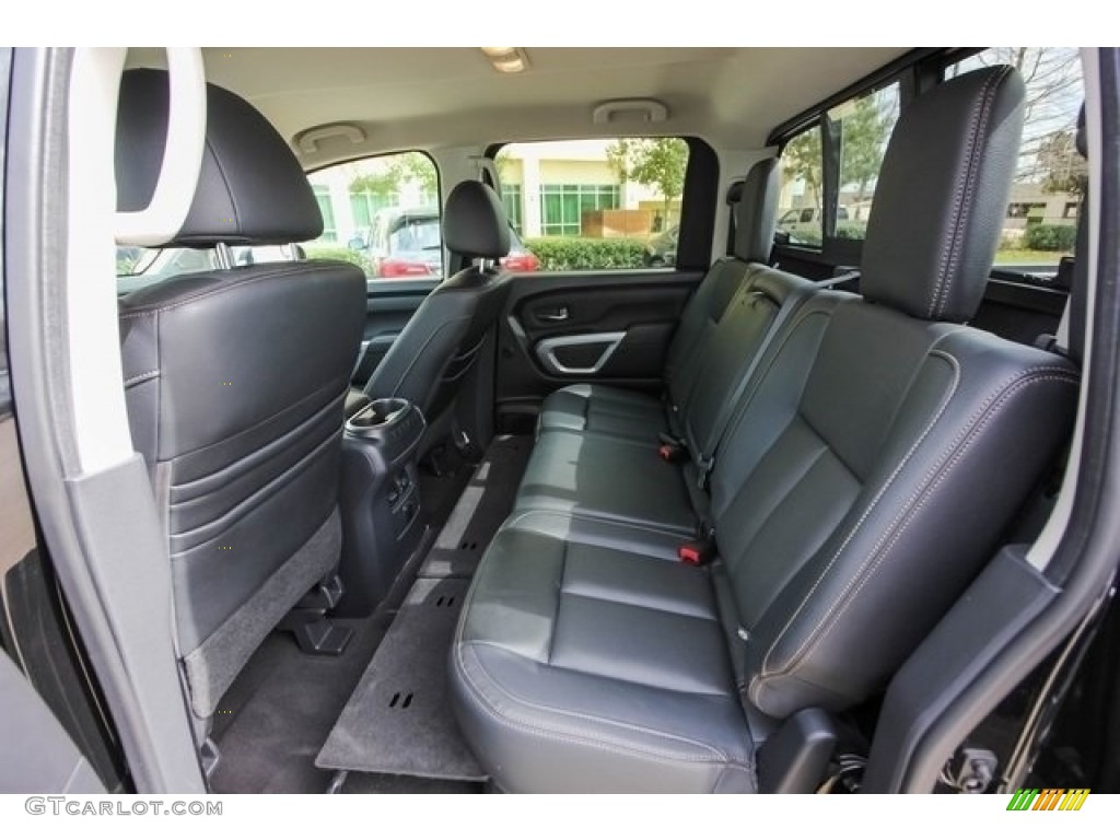 2017 Titan SL Crew Cab - Magnetic Black / Black photo #20