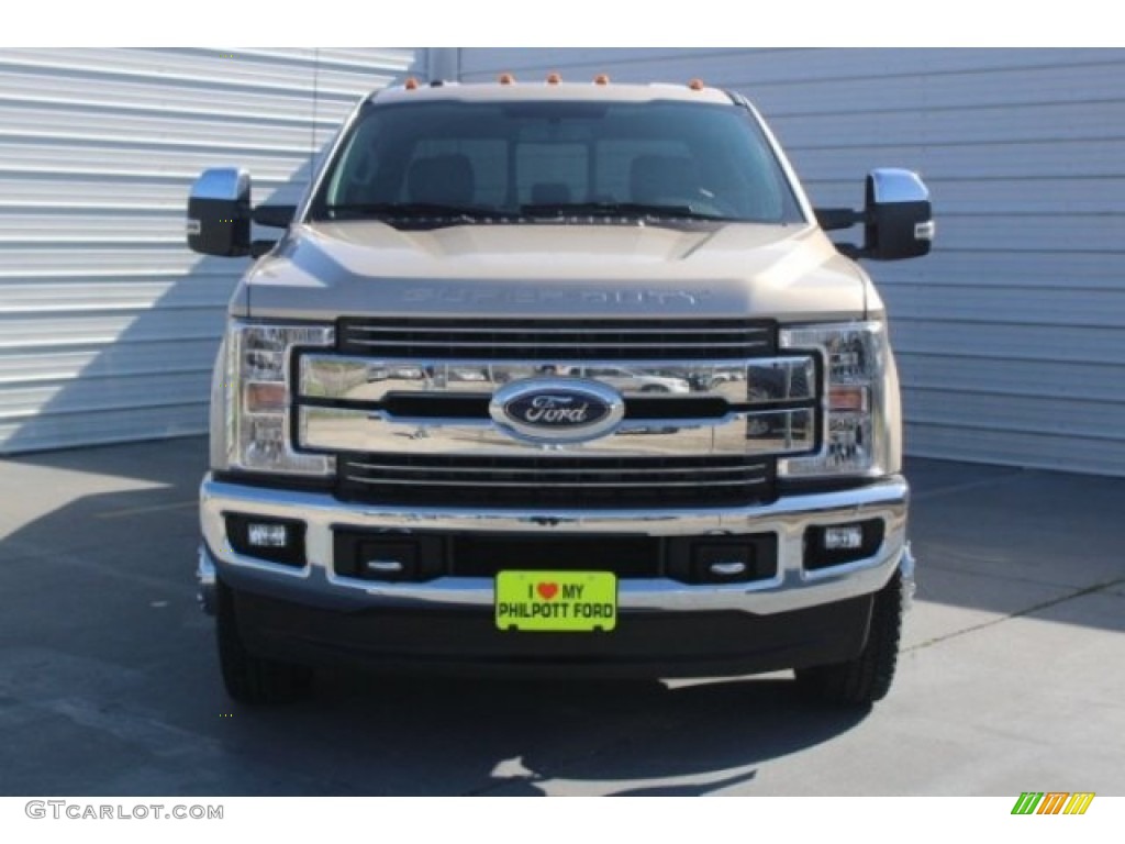 2018 F350 Super Duty Lariat Crew Cab 4x4 - White Gold / Black photo #2