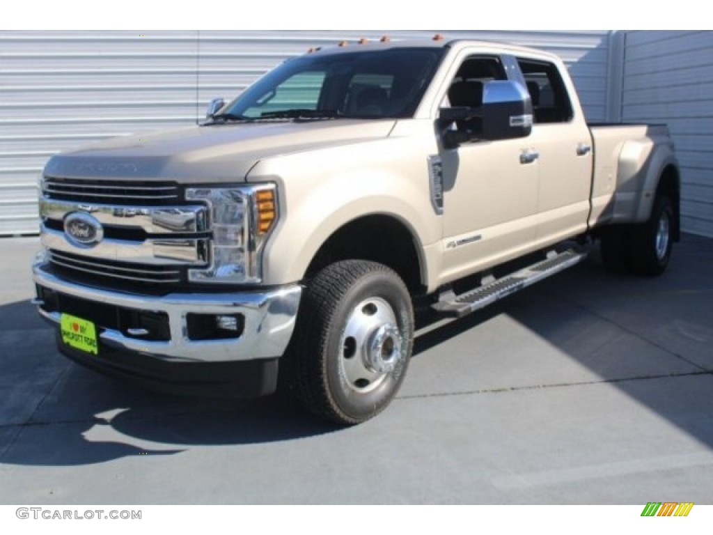 2018 F350 Super Duty Lariat Crew Cab 4x4 - White Gold / Black photo #3