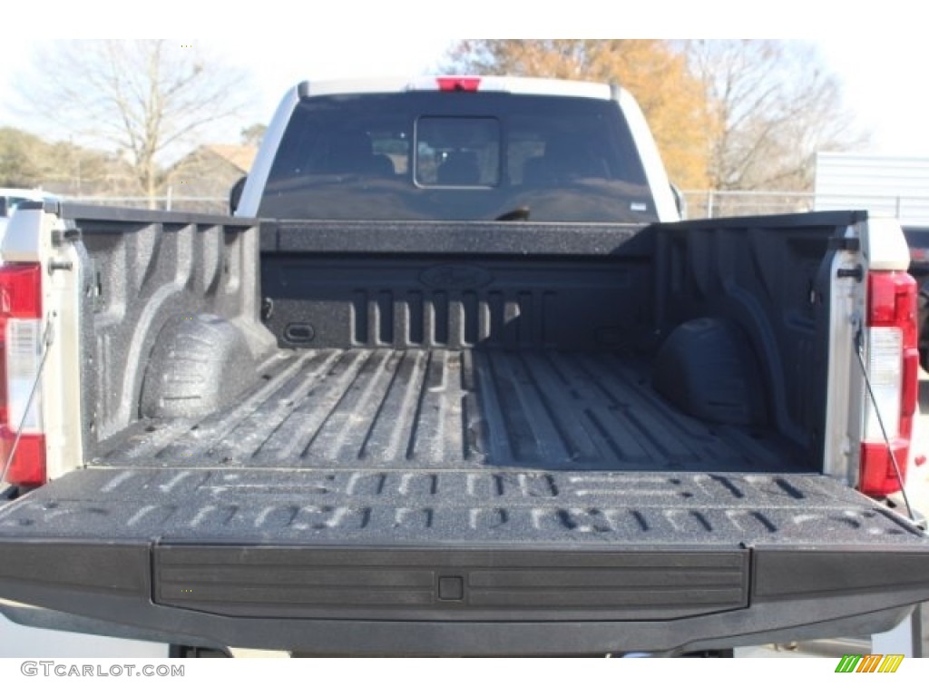 2018 F350 Super Duty Lariat Crew Cab 4x4 - White Gold / Black photo #25