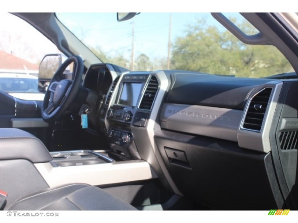 2018 F350 Super Duty Lariat Crew Cab 4x4 - White Gold / Black photo #29