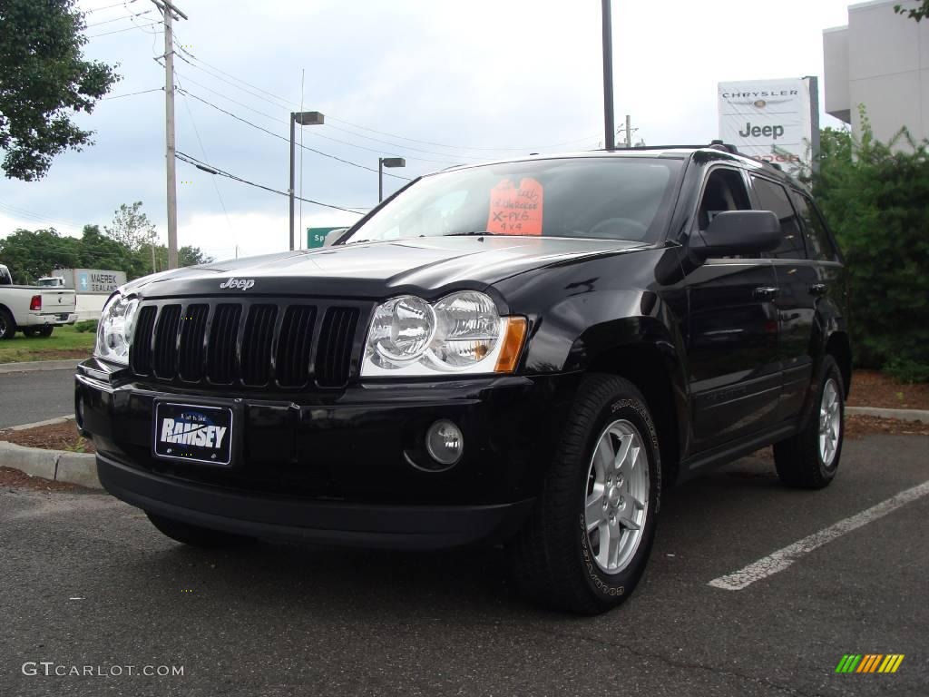 2006 Grand Cherokee Laredo 4x4 - Black / Khaki photo #1