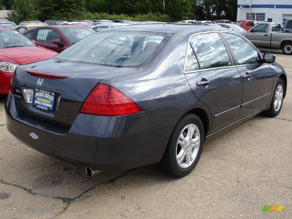 2007 Accord SE Sedan - Graphite Pearl / Gray photo #4