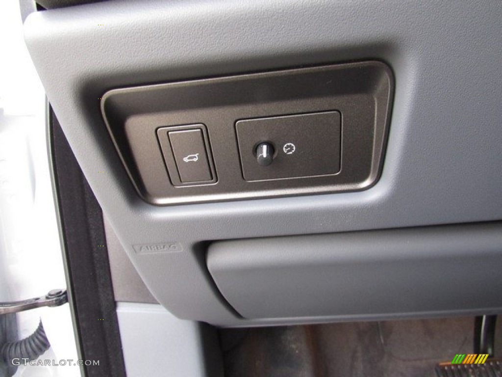 2018 Land Rover Range Rover Evoque SE Controls Photo #125730468