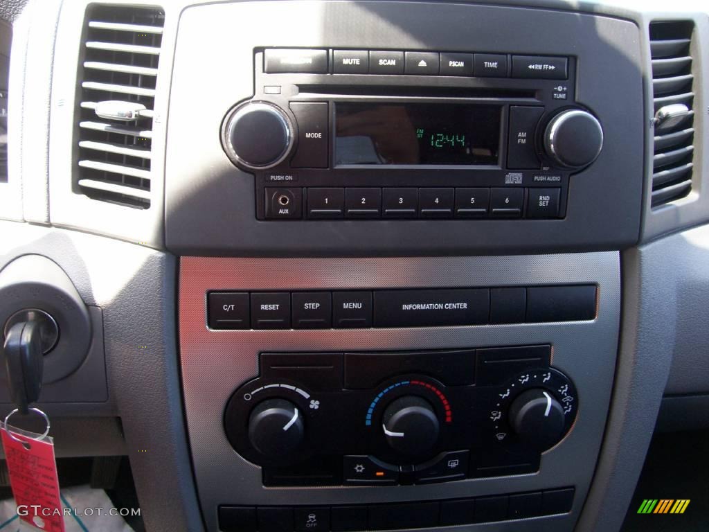 2006 Grand Cherokee Laredo 4x4 - Stone White / Medium Slate Gray photo #4