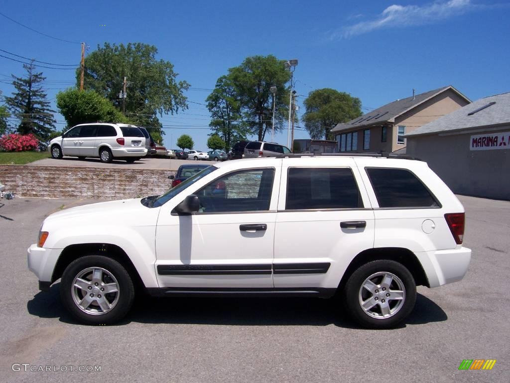 2006 Grand Cherokee Laredo 4x4 - Stone White / Medium Slate Gray photo #6