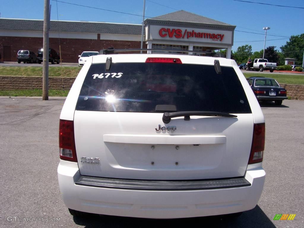 2006 Grand Cherokee Laredo 4x4 - Stone White / Medium Slate Gray photo #8