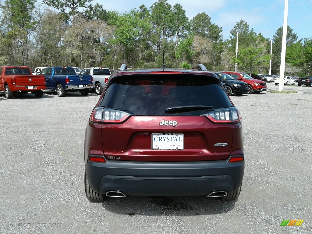 2019 Cherokee Latitude - Velvet Red Pearl / Black photo #4