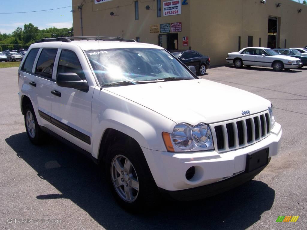 2006 Grand Cherokee Laredo 4x4 - Stone White / Medium Slate Gray photo #11