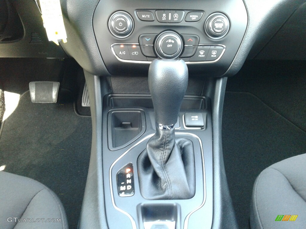 2019 Jeep Cherokee Latitude Controls Photo #125737983