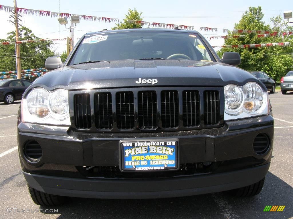 2006 Grand Cherokee Laredo 4x4 - Black / Khaki photo #2