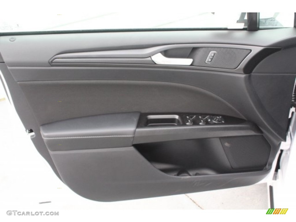 2018 Fusion SE - White Platinum / Ebony photo #12