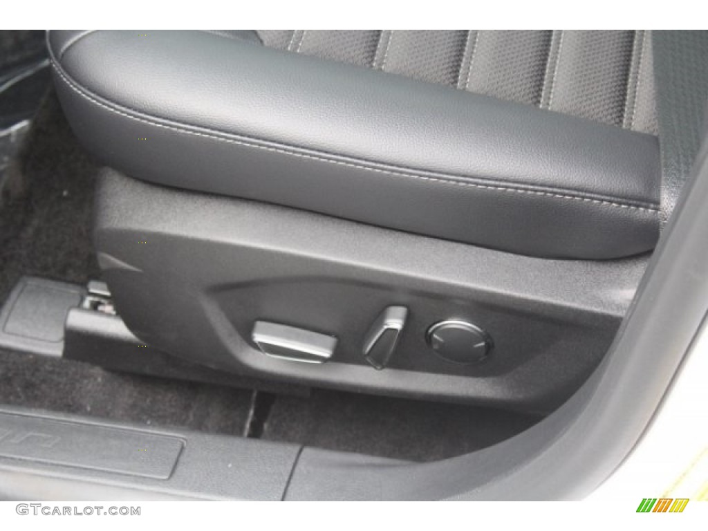 2018 Fusion SE - White Platinum / Ebony photo #15