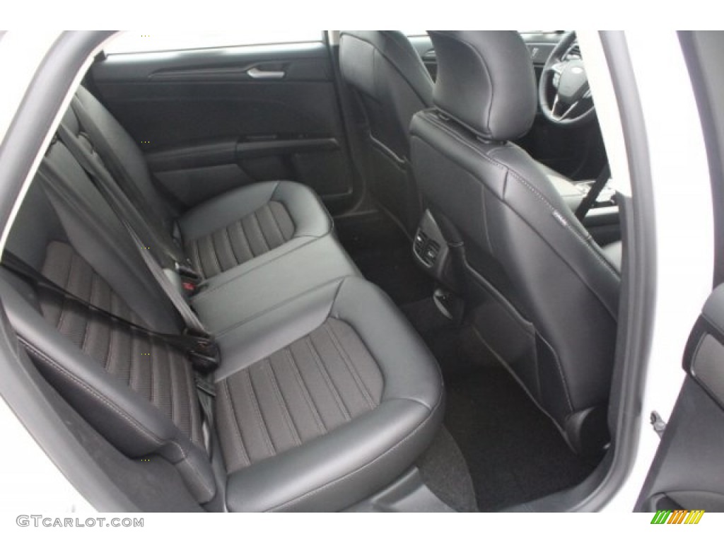 2018 Fusion SE - White Platinum / Ebony photo #32