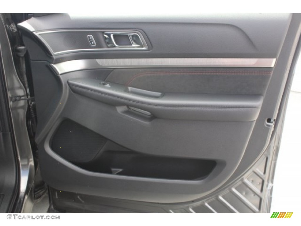 2018 Explorer XLT - Magnetic Metallic / Ebony Black photo #32