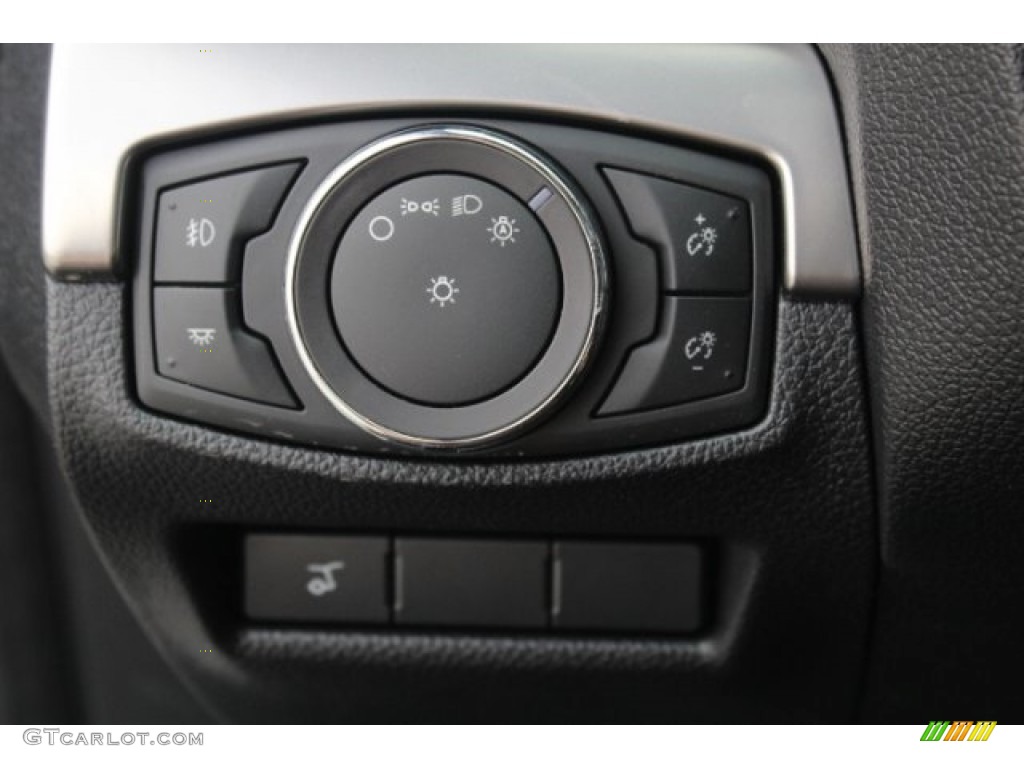 2018 Explorer XLT - White Platinum / Ebony Black photo #22