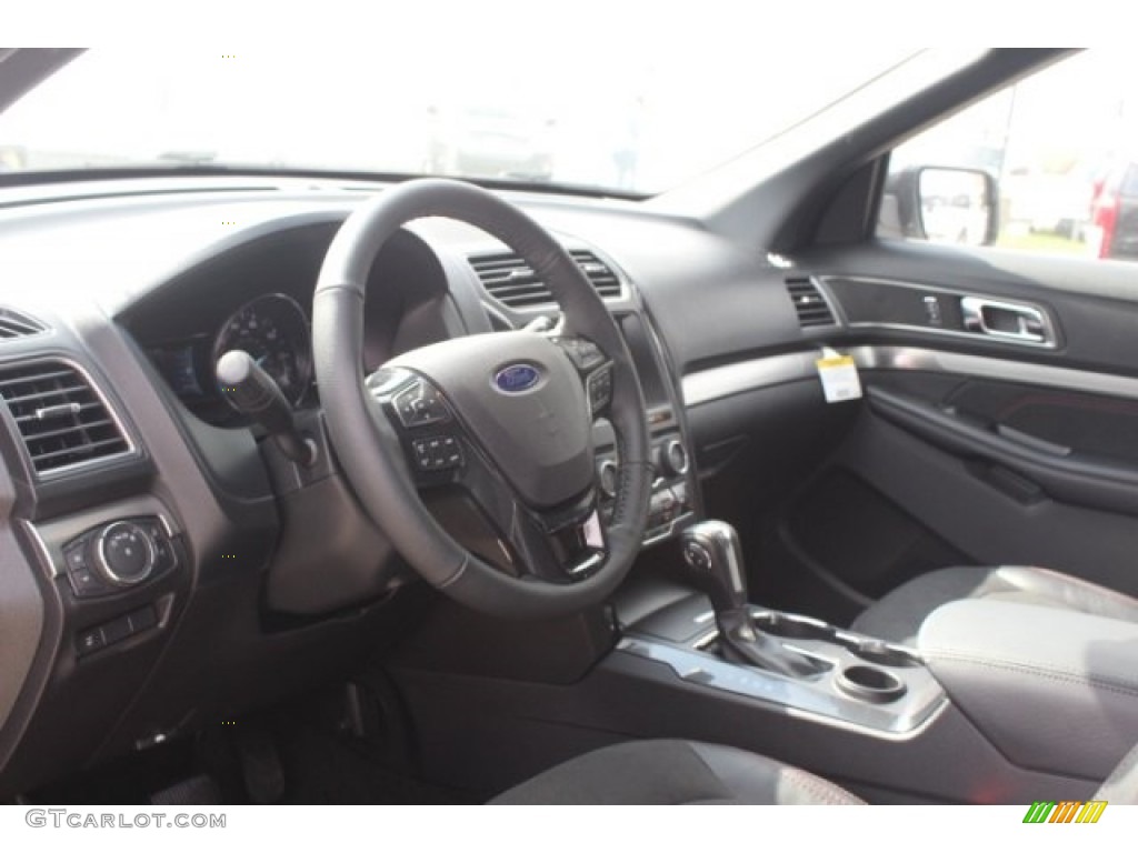 2018 Explorer XLT - White Platinum / Ebony Black photo #12