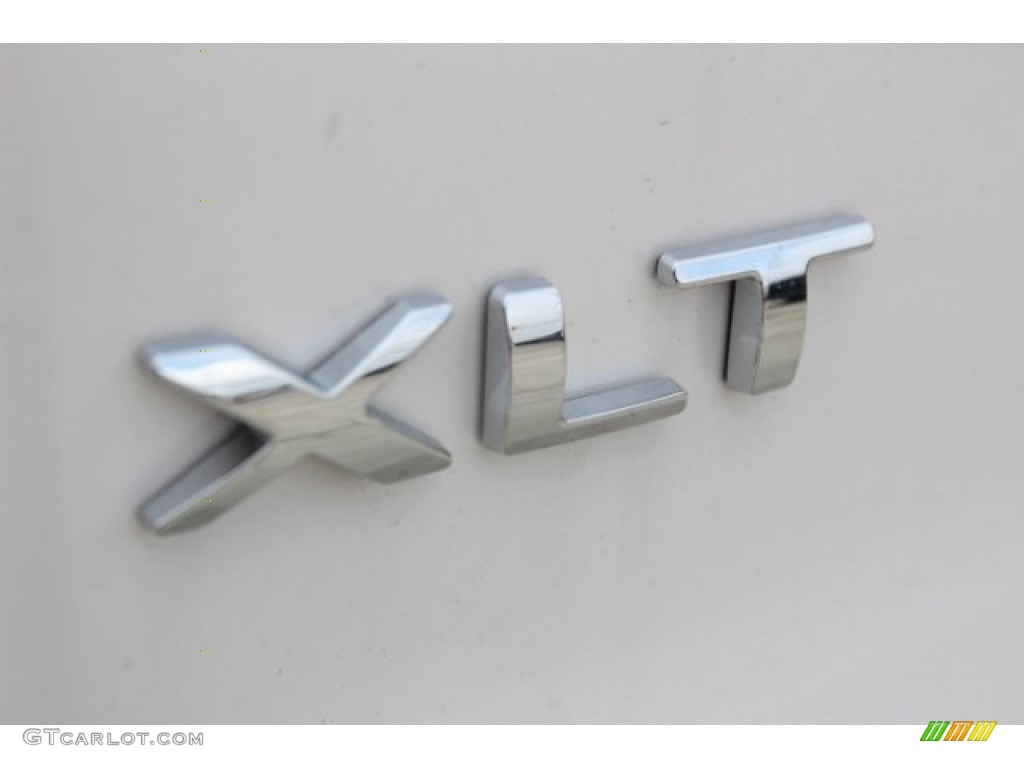 2018 Explorer XLT - White Platinum / Ebony Black photo #35