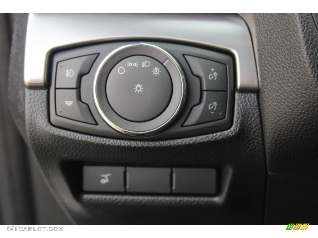 2018 Explorer XLT - White Platinum / Ebony Black photo #22