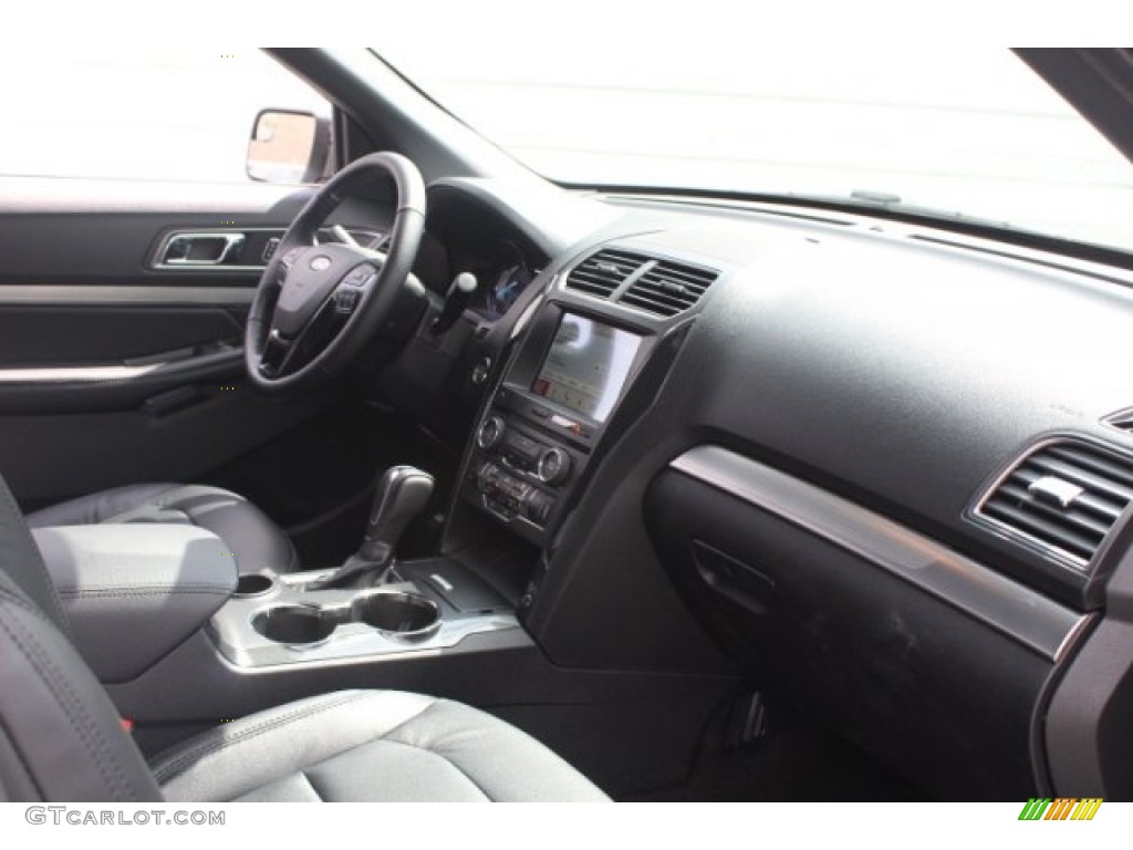 2018 Explorer XLT - White Platinum / Ebony Black photo #33
