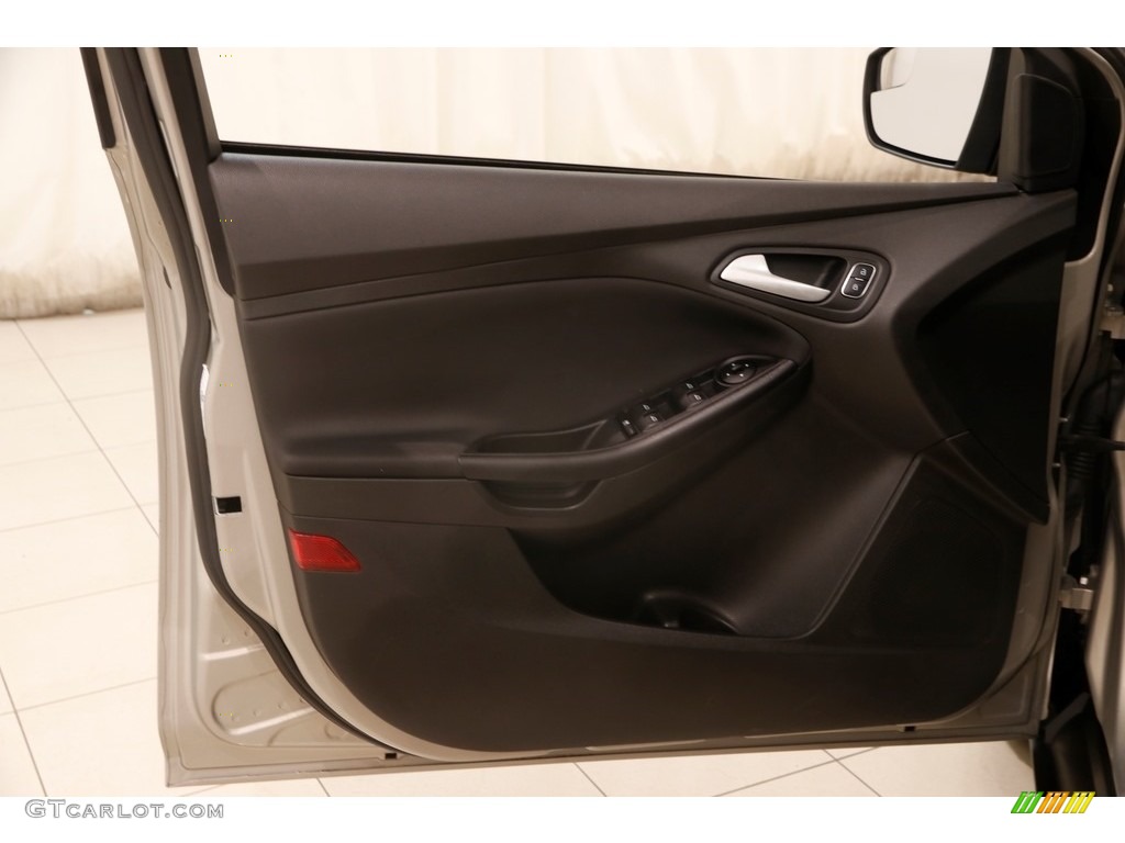 2015 Focus SE Sedan - Tectonic Metallic / Charcoal Black photo #4