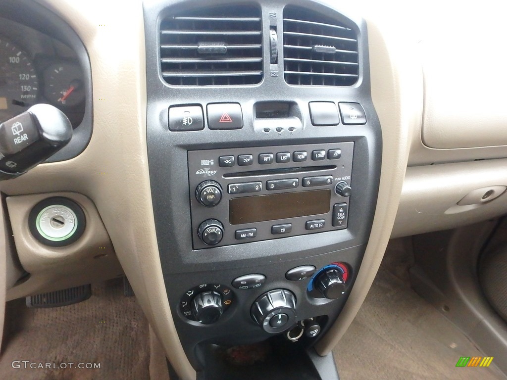 2004 Santa Fe GLS 4WD - Sandstone / Beige photo #13