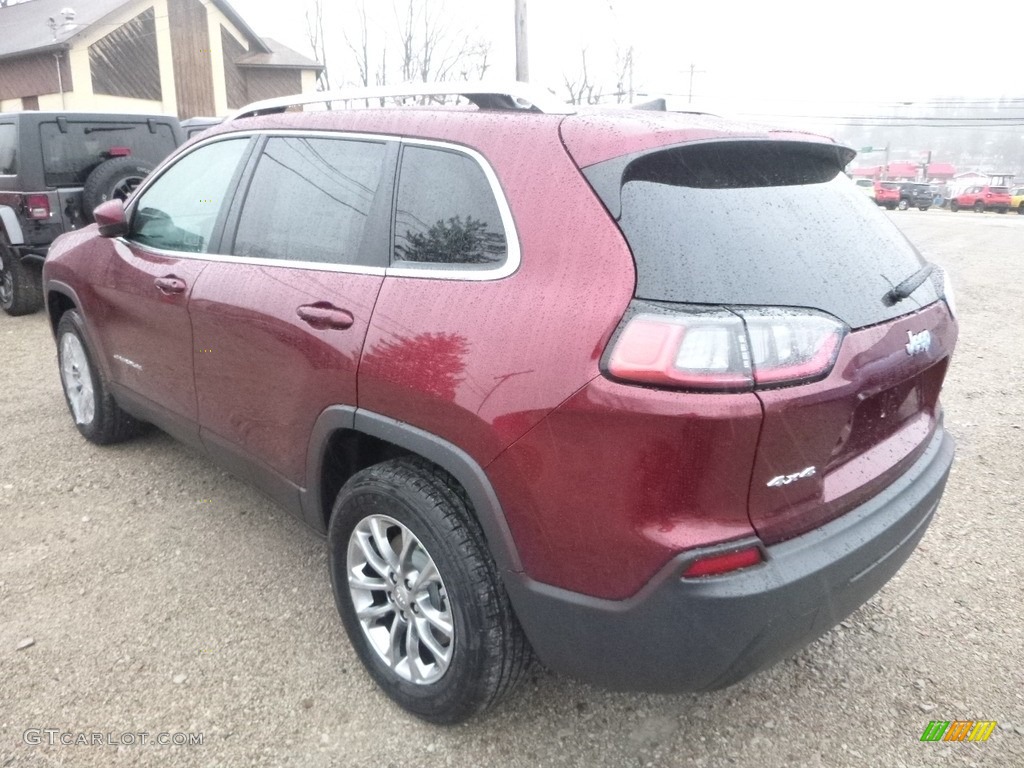 2019 Cherokee Latitude Plus 4x4 - Velvet Red Pearl / Black photo #3