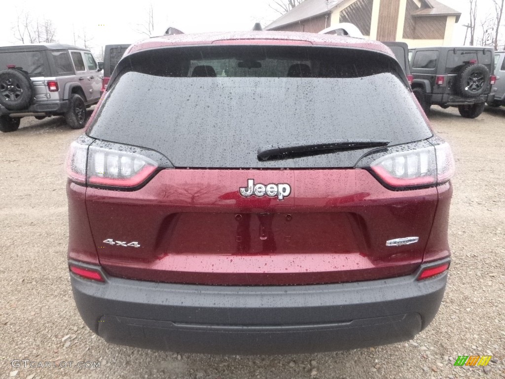 2019 Cherokee Latitude Plus 4x4 - Velvet Red Pearl / Black photo #4