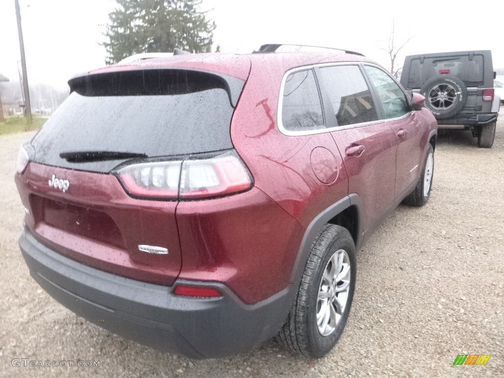2019 Cherokee Latitude Plus 4x4 - Velvet Red Pearl / Black photo #5
