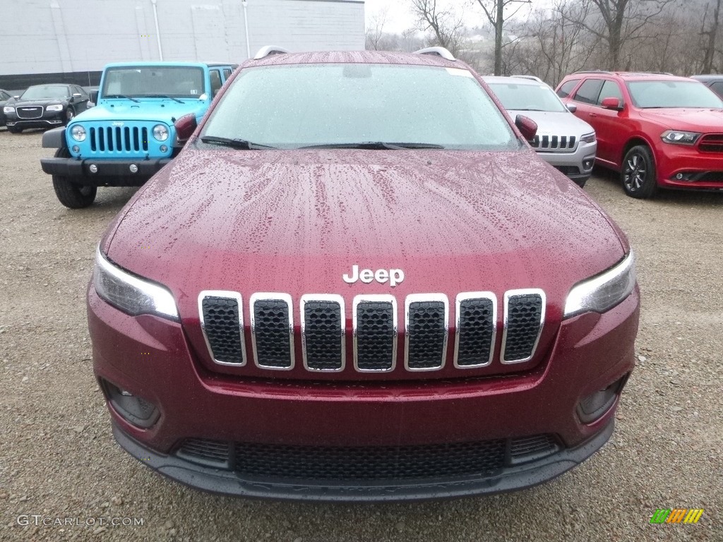 2019 Cherokee Latitude Plus 4x4 - Velvet Red Pearl / Black photo #8