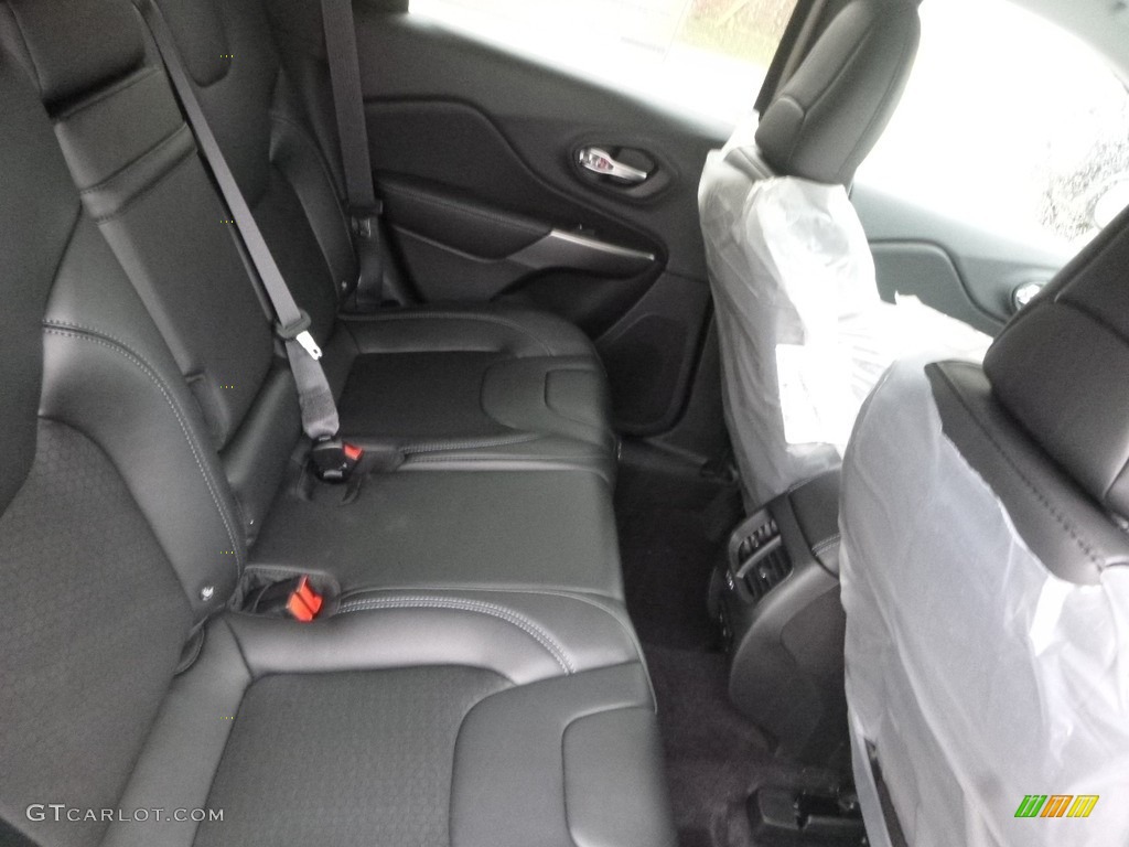 2019 Cherokee Latitude Plus 4x4 - Velvet Red Pearl / Black photo #10